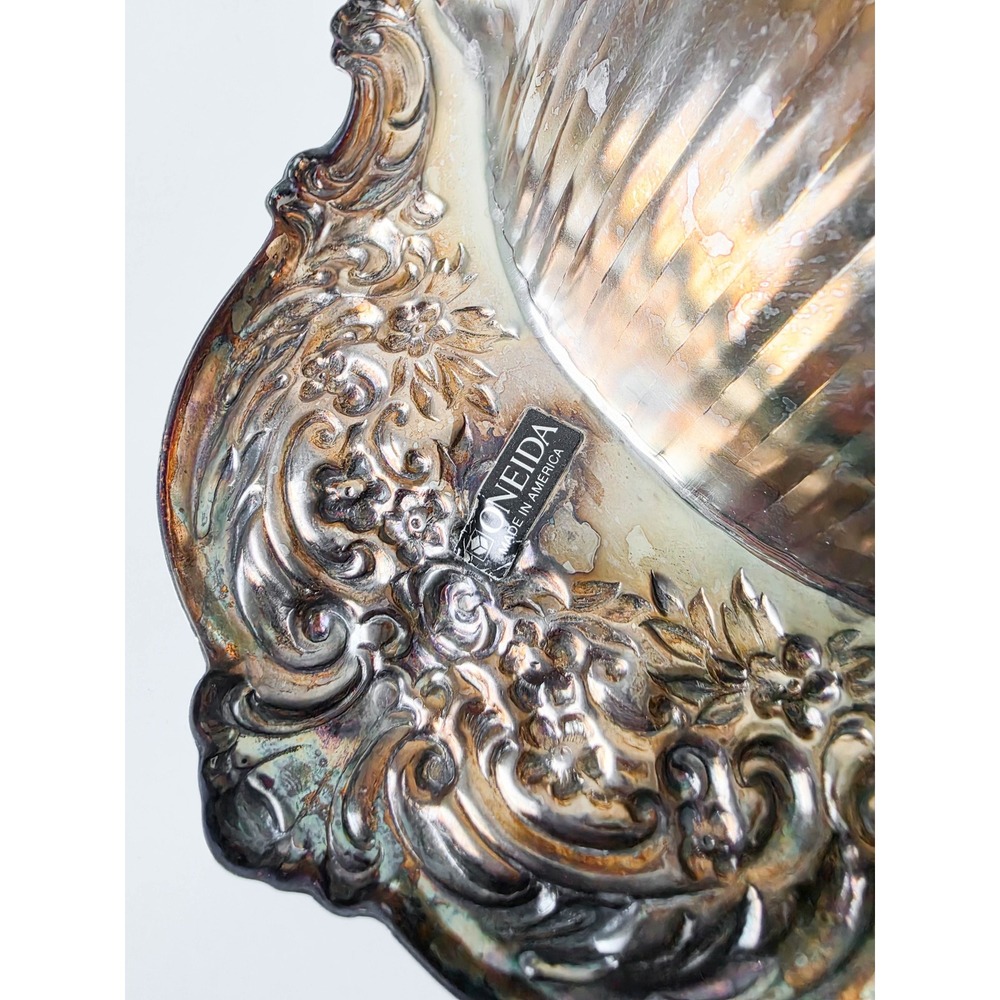 Oneida Silver Plated Scalloped Shell Serving Dish Floral Embossed Tray Vintage - Picture 8 of 8